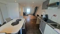 A cozinha ou cozinha compacta de Givors Centre Duplex meubl&eacute;