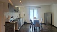 A cozinha ou cozinha compacta de Givors Centre Duplex meubl&eacute;