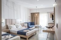 Posteľ alebo postele v izbe v ubytovaní Sea View Hotel & Apartments