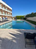 Bazén v ubytování Holiday Inn Express Manisa-West by IHG nebo v jeho okolí