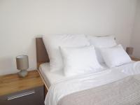 Posteľ alebo postele v izbe v ubytovaní Well-equipped apartment with free parking