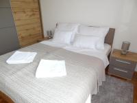 Posteľ alebo postele v izbe v ubytovaní Well-equipped apartment with free parking