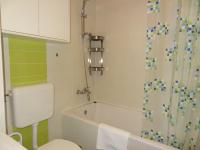 Kúpeľňa v ubytovaní Well-equipped apartment with free parking