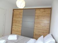 Posteľ alebo postele v izbe v ubytovaní Well-equipped apartment with free parking