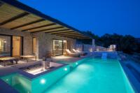 Swimming pool sa o malapit sa Armante Supreme Villas-Villa Nicole