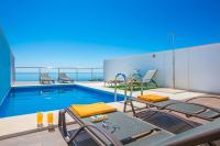 Bazén v ubytování Villa Luisa Seaview 2 Casasol nebo v jeho okolí