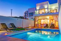 Bazén v ubytování Villa Luisa Seaview 2 Casasol nebo v jeho okolí