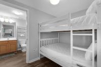 Ein Bett oder Betten in einem Zimmer der Unterkunft Beautiful Junior near the beach Palms Resort in Destin