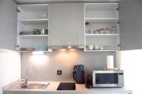 Kuchyň nebo kuchyňský kout v ubytování Modern City Getaway - Immerse Yourself In Luxury