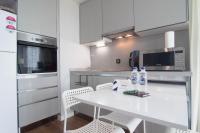 Kuchyň nebo kuchyňský kout v ubytování Modern City Getaway - Immerse Yourself In Luxury