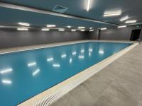 Bazén v ubytování Modern City Getaway - Immerse Yourself In Luxury nebo v jeho okolí