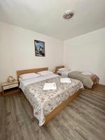 Postel nebo postele na pokoji v ubytování Apartments Aniko Šarić