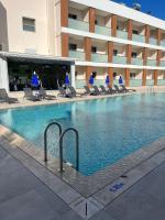 Bazén v ubytování Holiday Inn Express Manisa-West by IHG nebo v jeho okolí