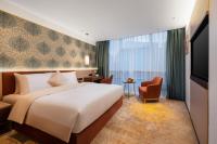 Guangzhou Wogo Yuanbao Hotel-Zhujiang New Town-Free Canton Fair Shuttle Bus & Overseas Buyer Registration Servicesにあるベッド