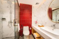 Guangzhou Wogo Yuanbao Hotel-Zhujiang New Town-Free Canton Fair Shuttle Bus & Overseas Buyer Registration Servicesにあるバスルーム