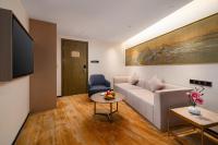 Guangzhou Wogo Yuanbao Hotel-Zhujiang New Town-Free Canton Fair Shuttle Bus & Overseas Buyer Registration Servicesにあるテレビまたはエンターテインメントセンター