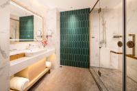 Guangzhou Wogo Yuanbao Hotel-Zhujiang New Town-Free Canton Fair Shuttle Bus & Overseas Buyer Registration Servicesにあるバスルーム
