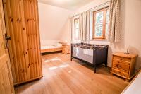 Postel nebo postele na pokoji v ubytování Alpin-Hütten auf der Turracherhöhe Haus Murmeltier by S4Y