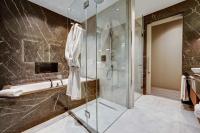 Koupelna v ubytování DoubleTree by Hilton Adana