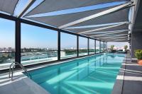 Bazén v ubytování Doubletree By Hilton Antalya City Centre nebo v jeho okolí