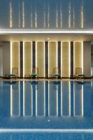 Bazén v ubytování Doubletree By Hilton Antalya City Centre nebo v jeho okolí
