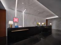 Hilton Garden Inn Guangzhou Tianheにあるテレビまたはエンターテインメントセンター