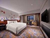 Hilton Garden Inn Guangzhou Tianheにあるテレビまたはエンターテインメントセンター