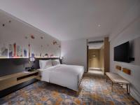 Hilton Garden Inn Guangzhou Tianheにあるテレビまたはエンターテインメントセンター