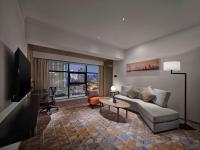 Hilton Garden Inn Guangzhou Tianheにあるテレビまたはエンターテインメントセンター
