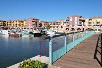 a dock with boats in a marina with buildings at Penthouse 120 m2 vue imprenable Lattes in Lattes