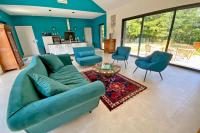 a living room with a blue couch and chairs at Le Cottage proche du Golf in Panazol