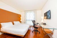 Telewizja i/lub zestaw kina domowego w obiekcie Hilton Garden Inn Florence Novoli