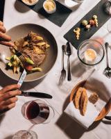 Jídlo v hotelu nebo okolí