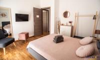 Posteľ alebo postele v izbe v ubytovaní Explore Greece from Comfortable City Centre Apartment