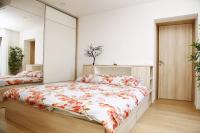 Łóżko lub łóżka w pokoju w obiekcie Apartment Zaza - Home & Style - King Bed, Modern, Parking