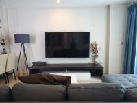 TV a/nebo společenská místnost v ubytování Centara Avenue 2 Bedrooms Pool View