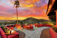 Een impressie van een resort met een zonsondergang. bij Hilton Phoenix Tapatio Cliffs Resort in Phoenix
