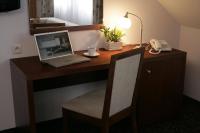 Televízia a/alebo spoločenská miestnosť v ubytovaní Hotel Azyl
