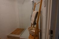 a bathroom with a toilet and a shower with a ladder at Grand appartement cosy-Hyper Centre-Place Verdun in Tarbes