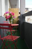 a red table with a vase of flowers on it at Grand appartement cosy-Hyper Centre-Place Verdun in Tarbes