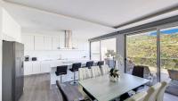 Kuchyň nebo kuchyňský kout v ubytování Villa Oceânica by LovelyStay