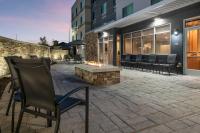 Fairfield by Marriott Inn & Suites Dallas DFW Airport North, Irvingにあるパティオまたは屋外エリア