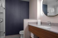 Fairfield by Marriott Inn & Suites Dallas DFW Airport North, Irvingにあるバスルーム