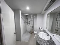 Ein Badezimmer in der Unterkunft Srivichai Hotel