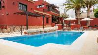 Bazén v ubytování Hotel Ecolife Tenerife nebo v jeho okolí