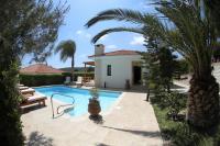 Bazén v ubytování Eve Pissouri Soultanina Villa nebo v jeho okolí