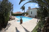 Bazén v ubytování Eve Pissouri Soultanina Villa nebo v jeho okolí