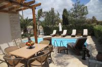 Bazén v ubytování Eve Pissouri Soultanina Villa nebo v jeho okolí