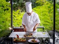 ホテルの敷地内または近くでの食事または食べ物