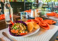 een bord eten op een tafel bij Pavillon d'Orient Boutique Hotel in Siem Reap